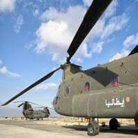 Италианска армия CH-47C Chinook Helicopters в предходната операционна база Herat, Регионално командване West, афганистан за печат на плакат